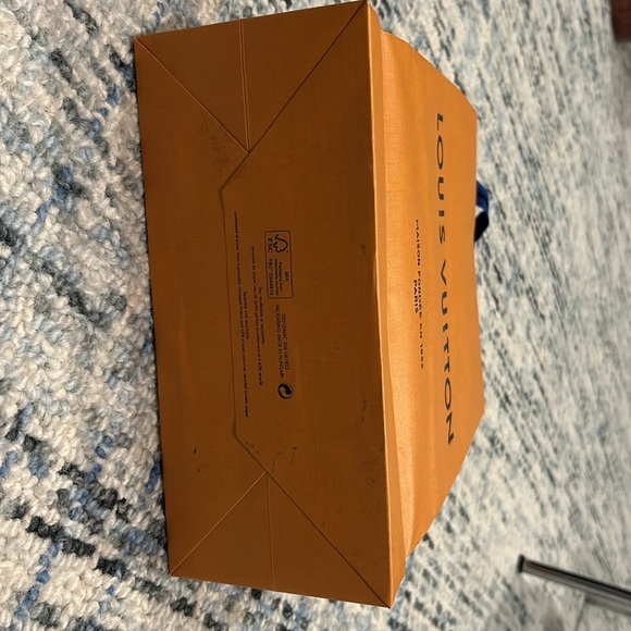 Louis Vuitton Shopping Bag - Picture 4 of 6